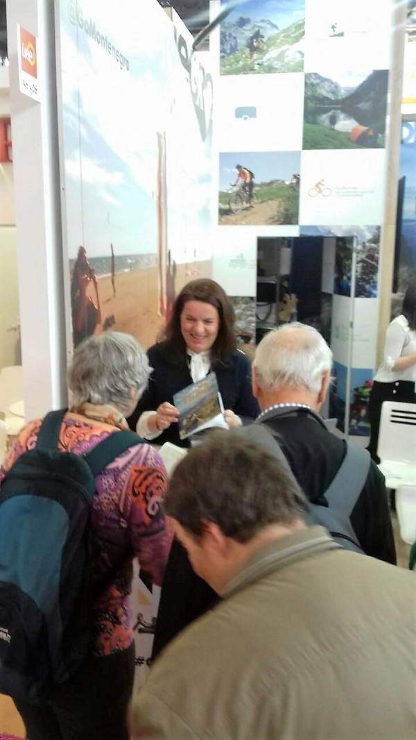 zainteresovani turisti iz njemacke na standu to tivat na sajmu turizma u minhenu 2019